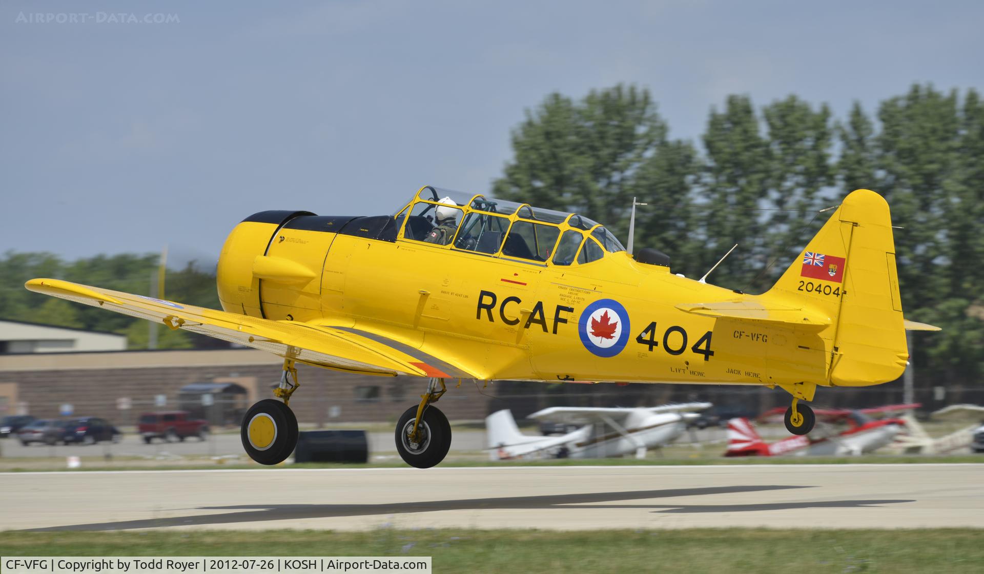 CF-VFG, 1952 Canadian Car & Foundry T-6 Harvard Mk.4 C/N CCF4-195, Departing Airventure on runway 27