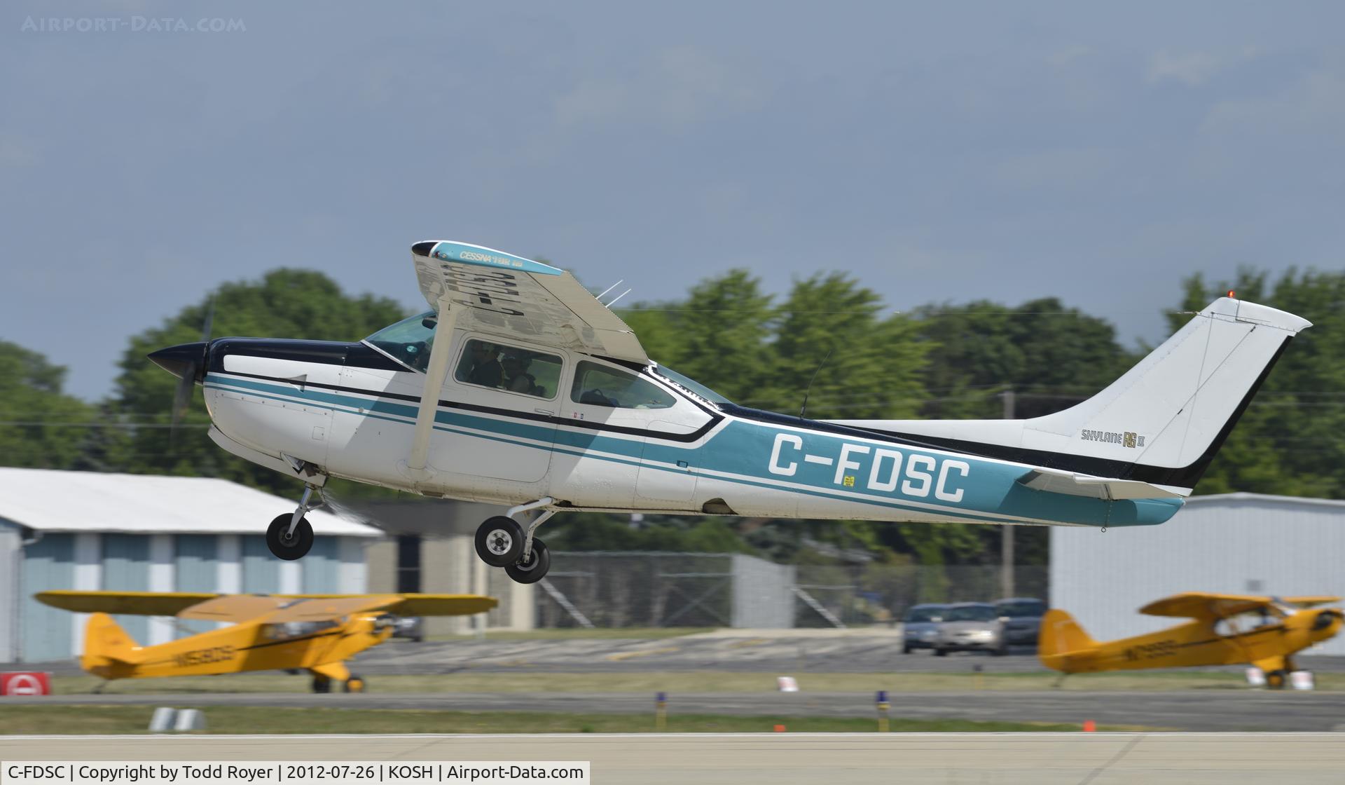 C-FDSC, Cessna R182 Skylane RG C/N R18200395, Departing Airventure on runway 27