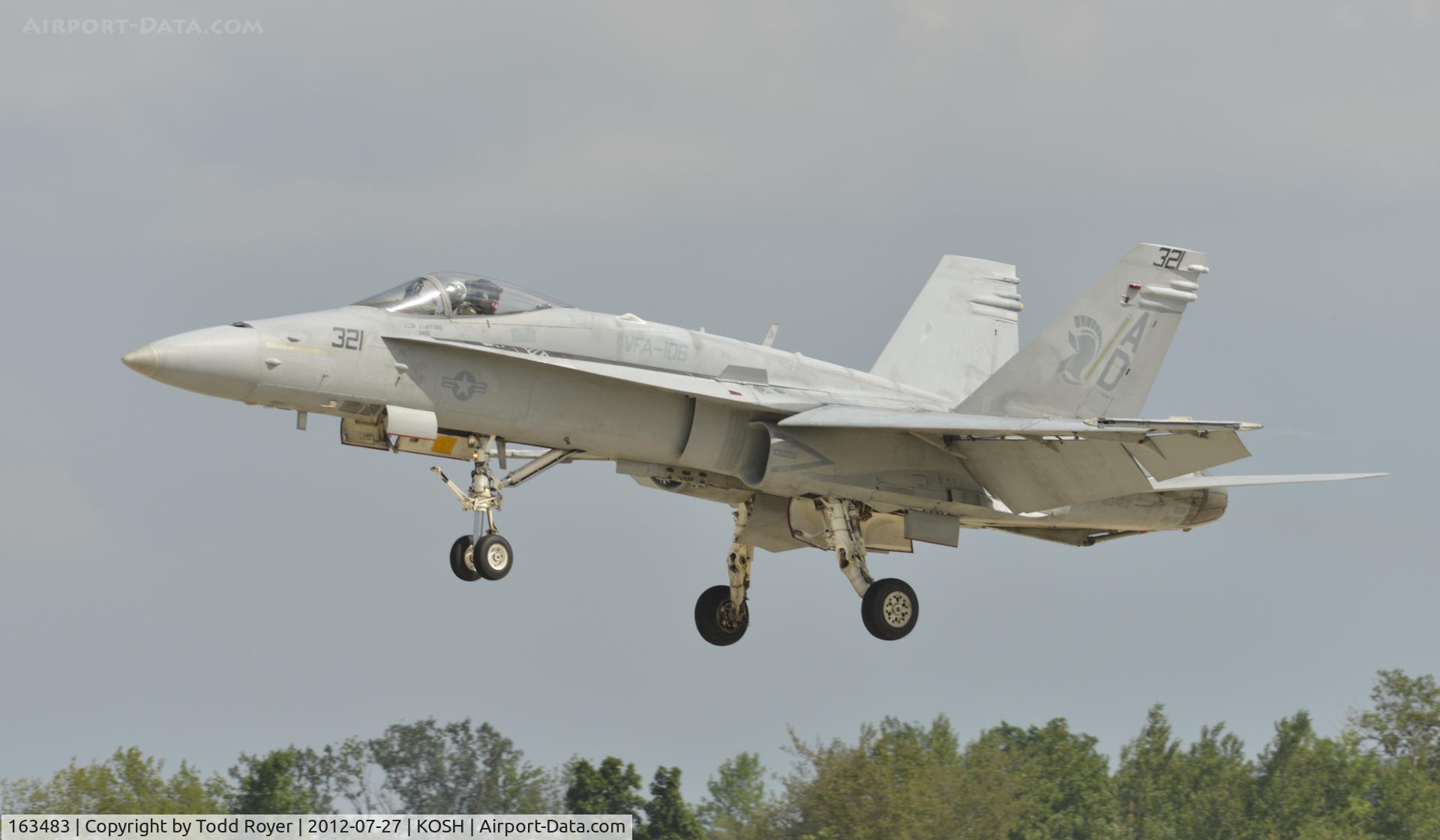 163483, 1988 McDonnell Douglas F/A-18C Hornet C/N 0714/C042, Landing at Airventure on runway 36