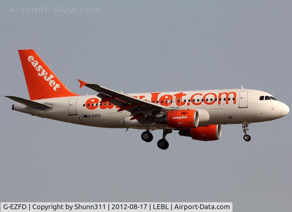 G-EZFD, 2009 Airbus A319-111 C/N 3810, Landing rwy 25R