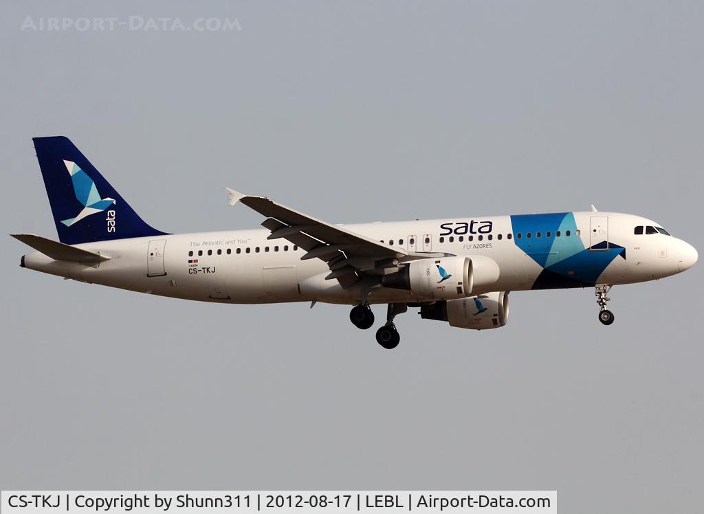 CS-TKJ, 1998 Airbus A320-212 C/N 795, Landing rwy 25R