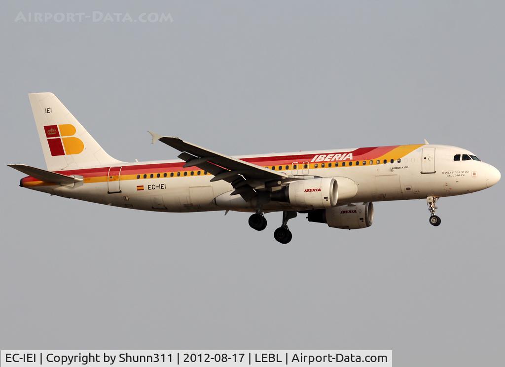 EC-IEI, 2001 Airbus A320-214 C/N 1694, Landing rwy 25R