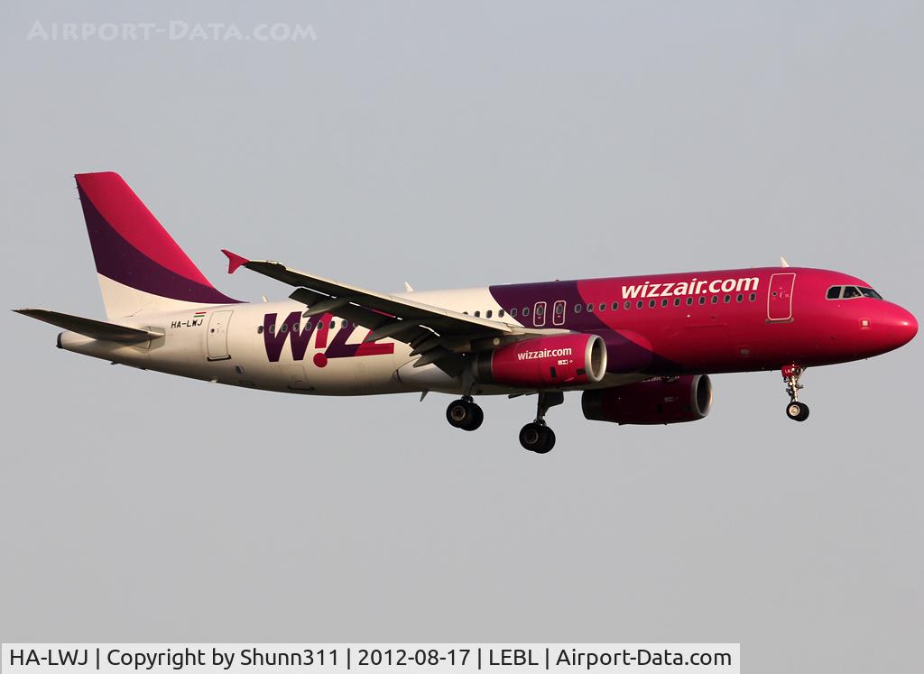 HA-LWJ, 2011 Airbus A320-232 C/N 4683, Landing rwy 25R