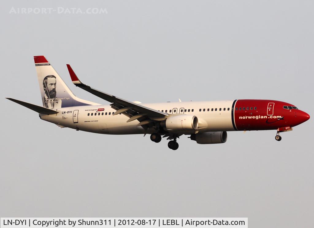 LN-DYI, 2010 Boeing 737-8JP C/N 40866, Landing rwy 25R