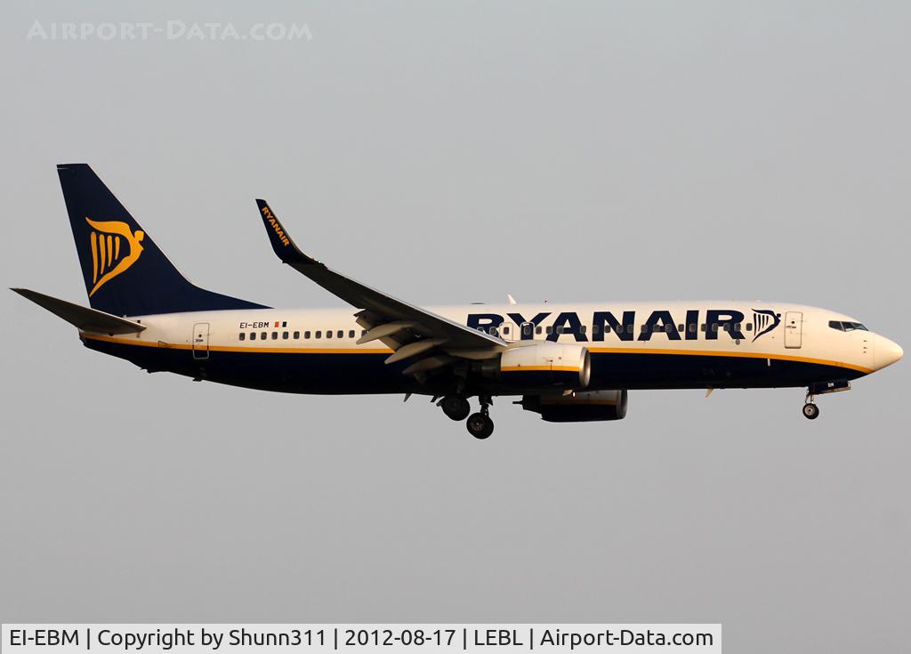 EI-EBM, 2009 Boeing 737-8AS C/N 35002, Landing rwy 25R