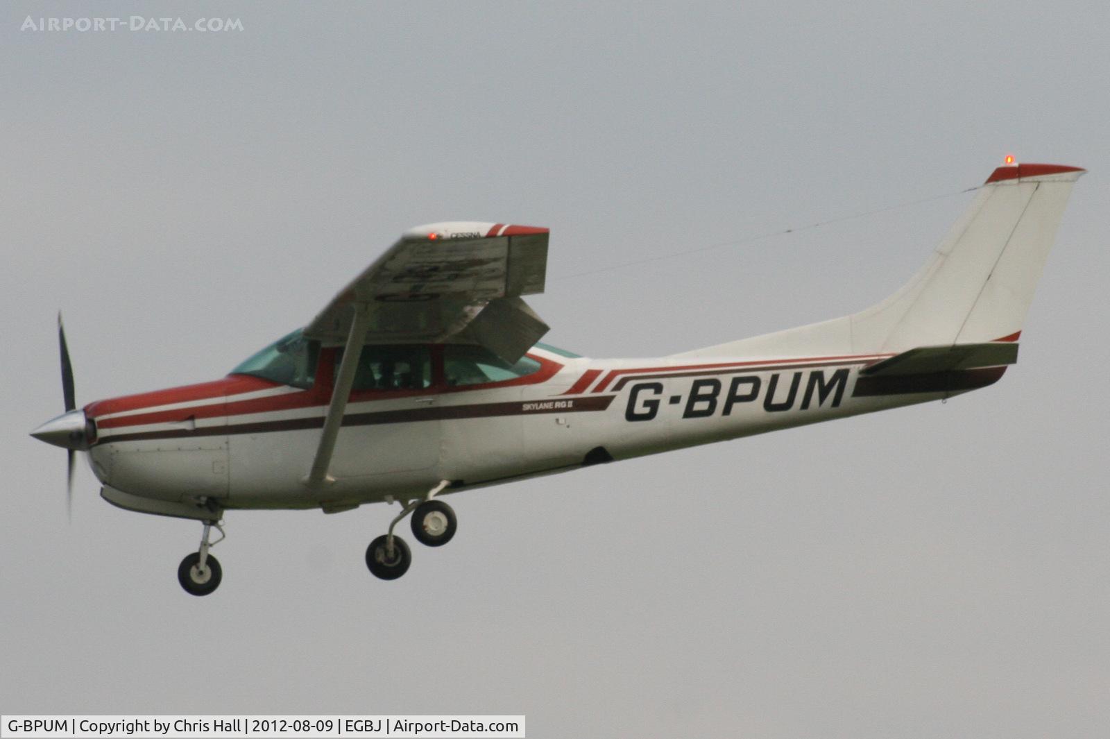 G-BPUM, 1979 Cessna R182 Skylane RG C/N R182-00915, on approach for RW27