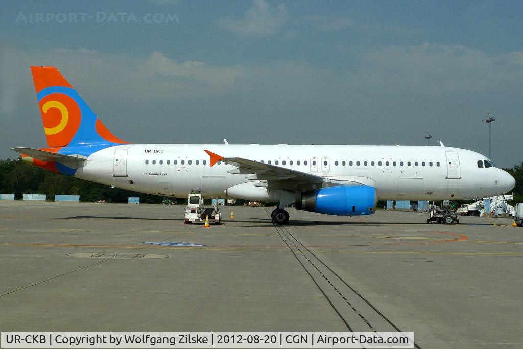 UR-CKB, 1993 Airbus A320-231 C/N 414, visitor