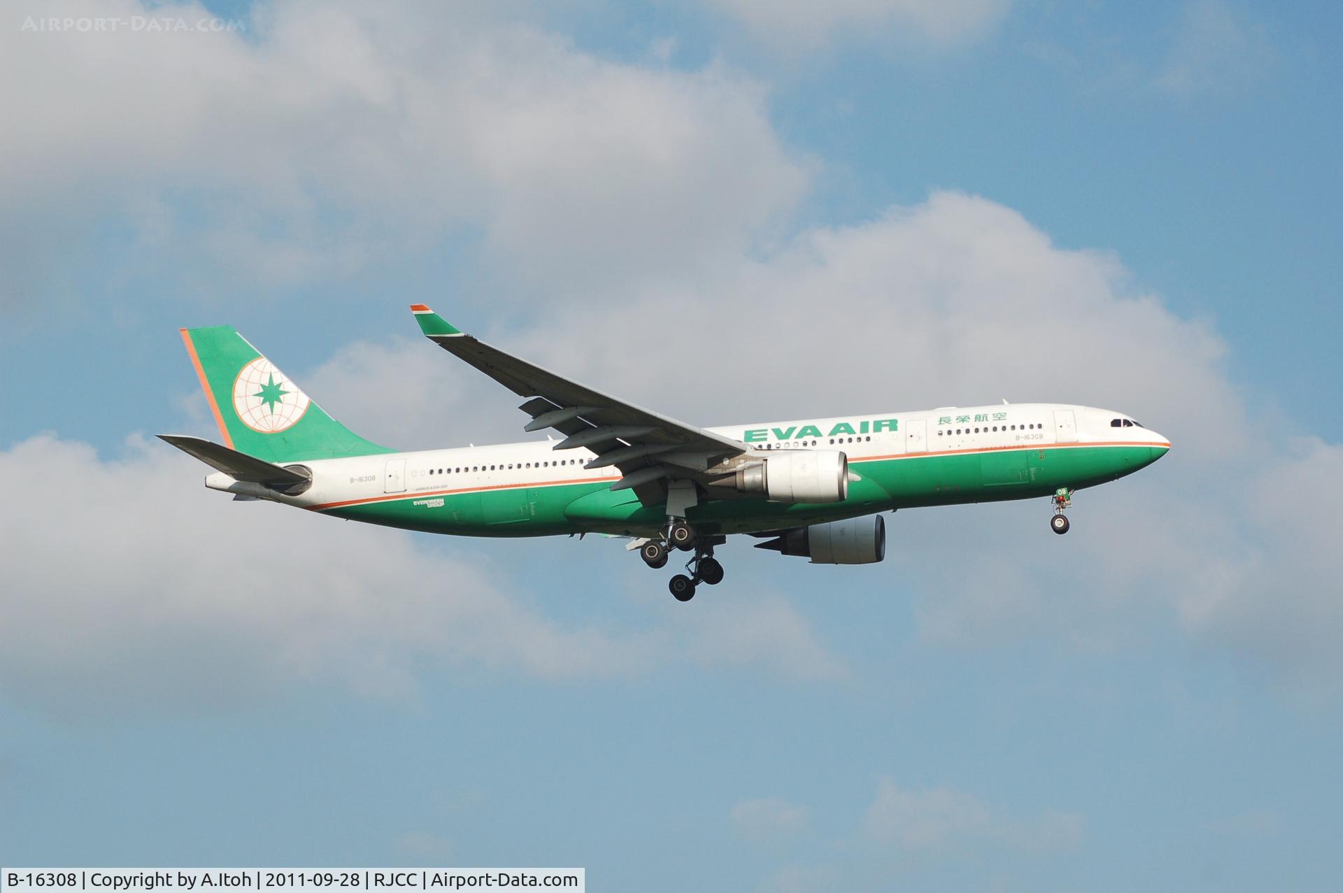 B-16308, 2005 Airbus A330-203 C/N 655, EVA A330 app Rwy 19L