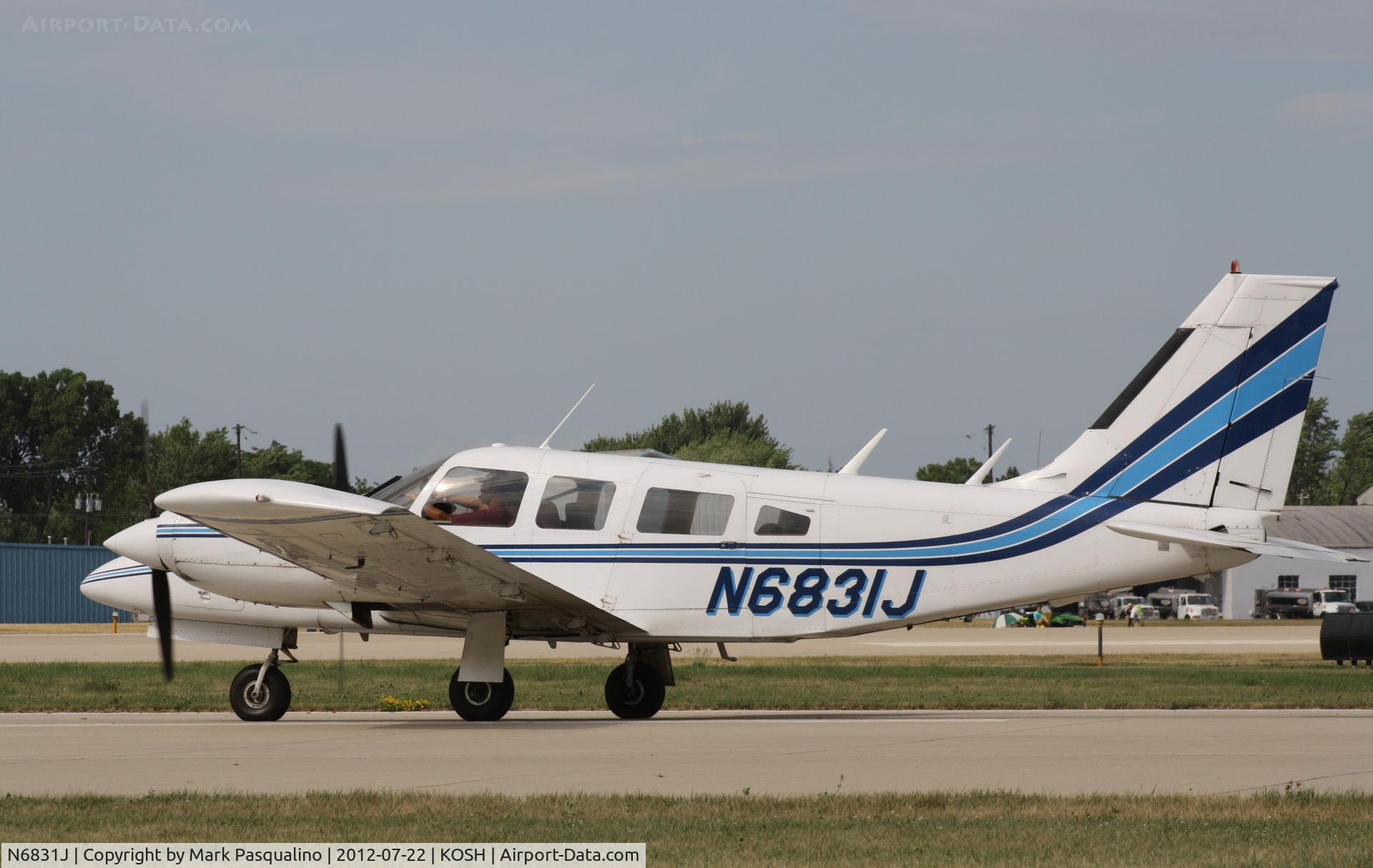 N6831J, 1976 Piper PA-34-200T C/N 34-7670282, Piper PA-34-200T