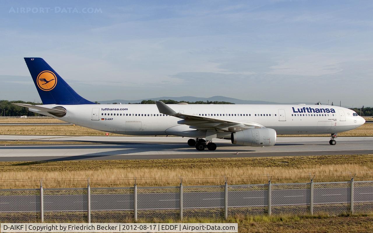 D-AIKF, 2004 Airbus A330-343X C/N 642, taxying to the gate