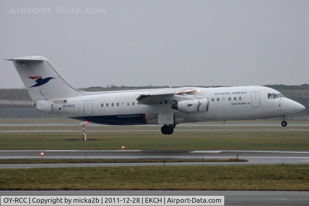 OY-RCC, 1999 British Aerospace Avro 146-RJ100 C/N E3357, Landing in 22R
