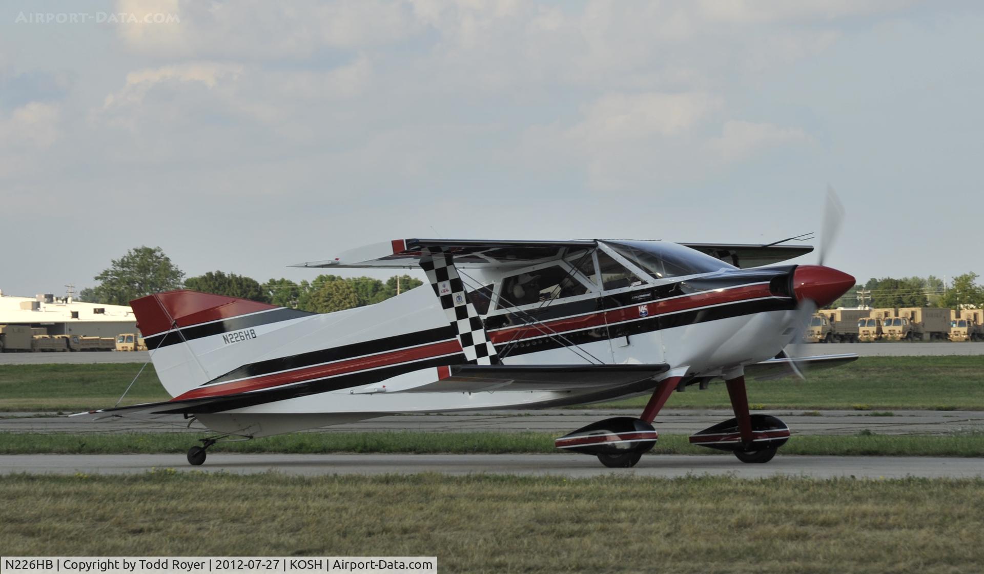 N226HB, 1980 Sorrell SNS-7 Hiperbipe C/N 226, Taxiing for departure at Airventure 2012
