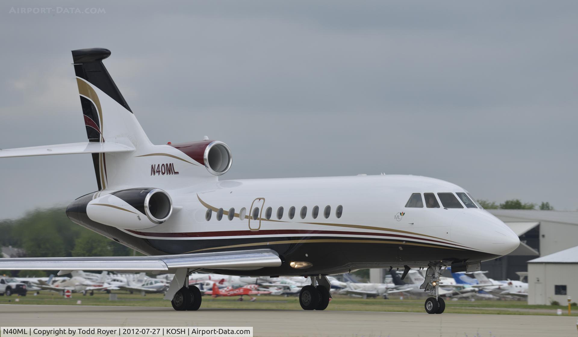 N40ML, Dassault Falcon 900EX C/N 46, Departing Airventure on runway 9