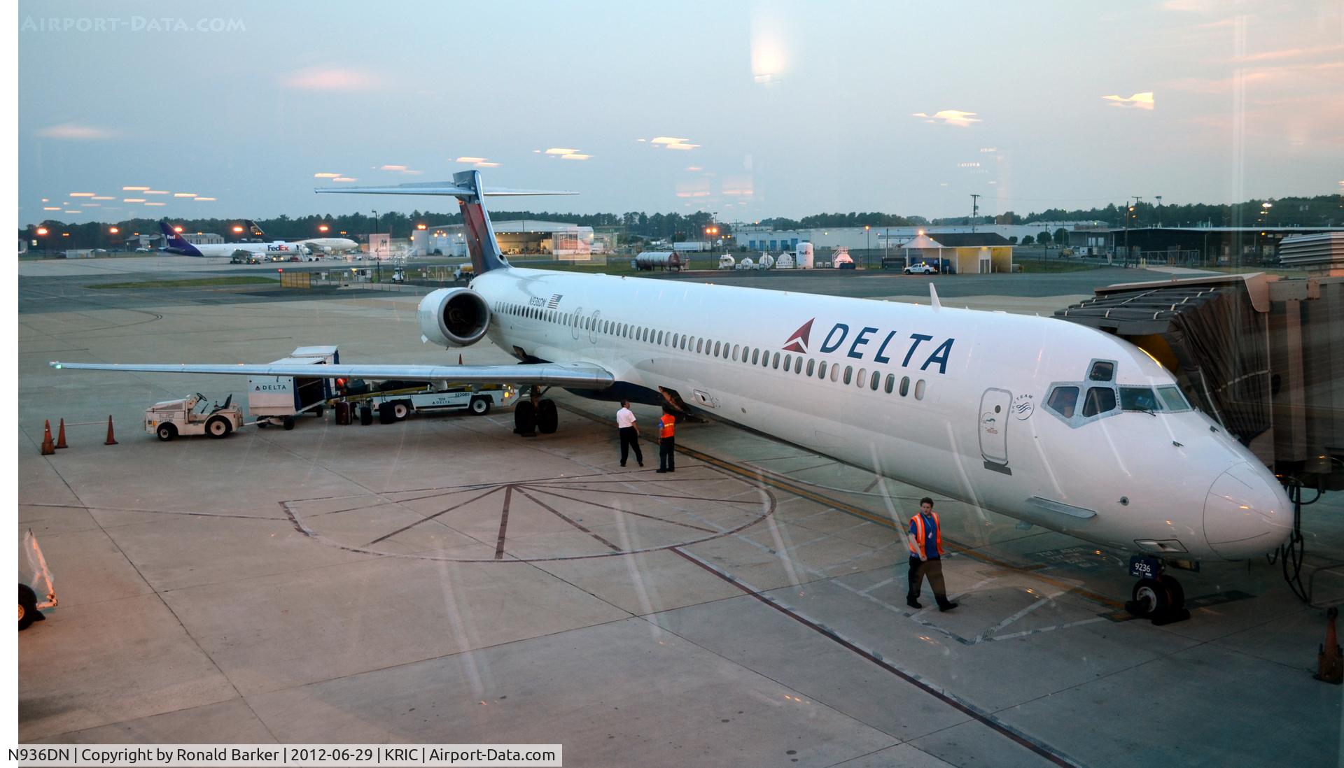 N936DN, 1996 McDonnell Douglas MD-90-30 C/N 53461, RIC, VA