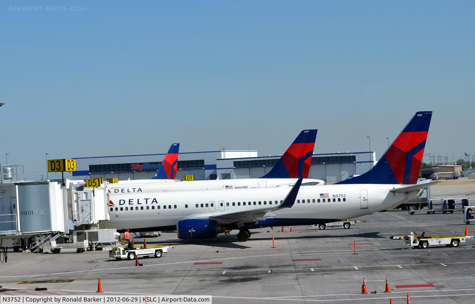 N3752, 2001 Boeing 737-832 C/N 30492, SLC, UT