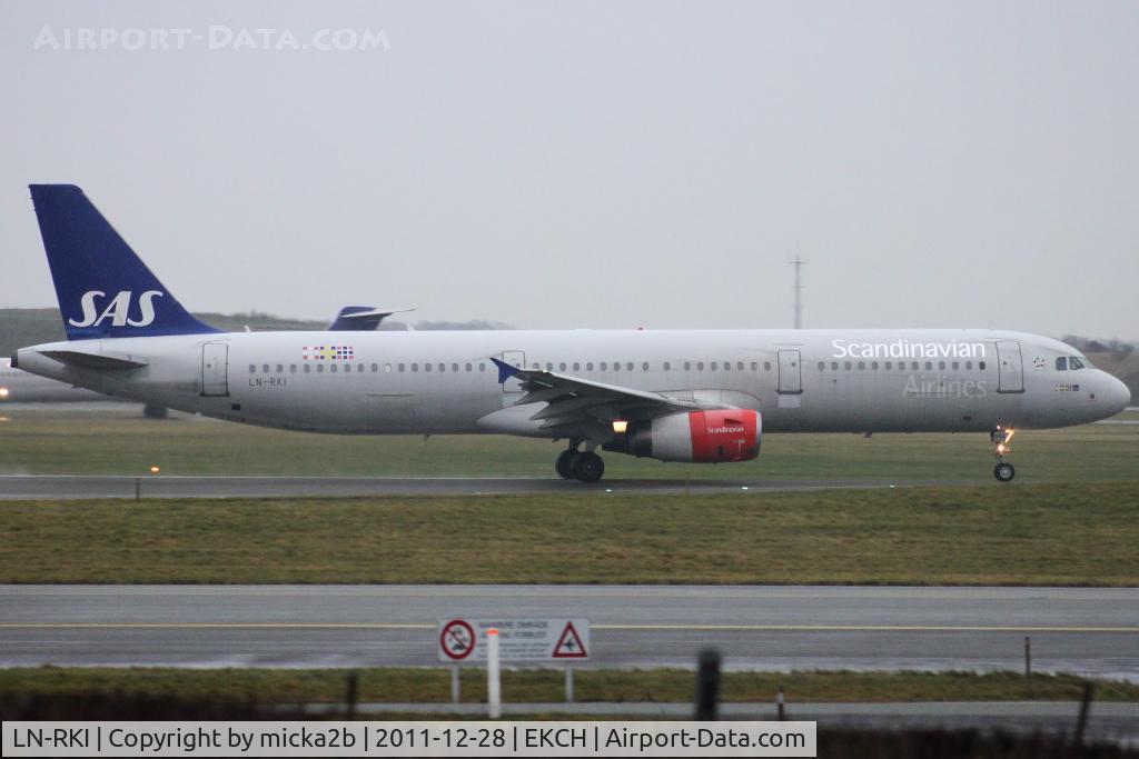 LN-RKI, 2002 Airbus A321-232 C/N 1817, Take off in 22R