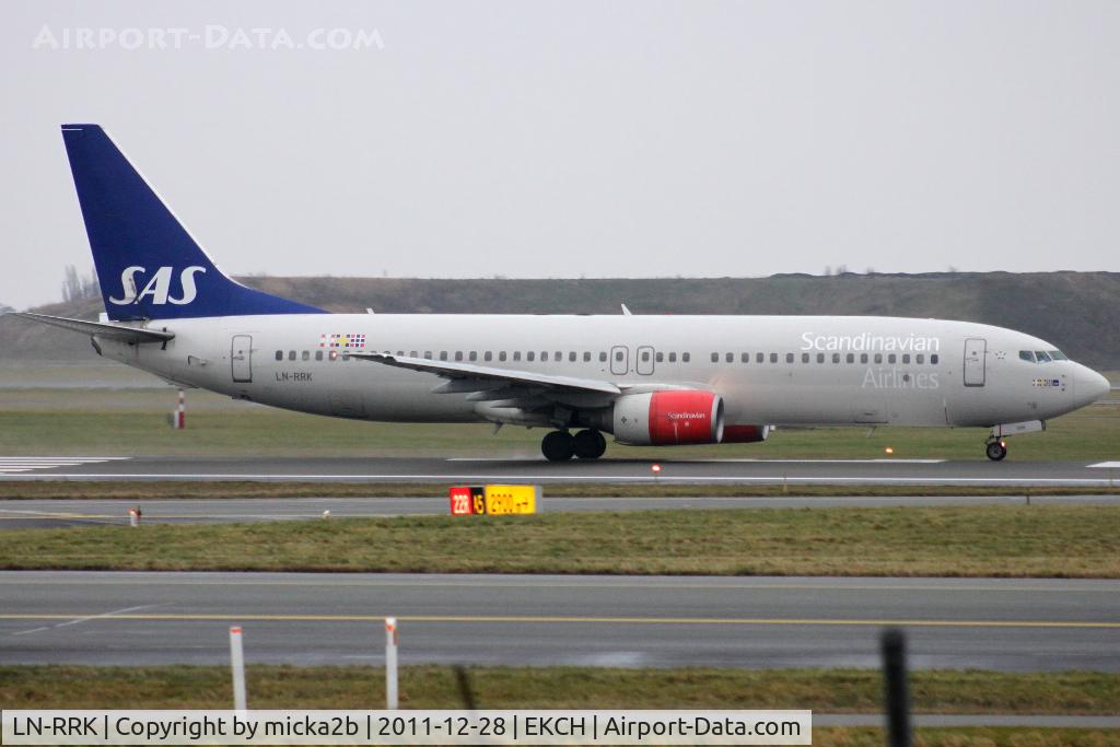 LN-RRK, 2002 Boeing 737-883 C/N 32278, Take off in 22R
