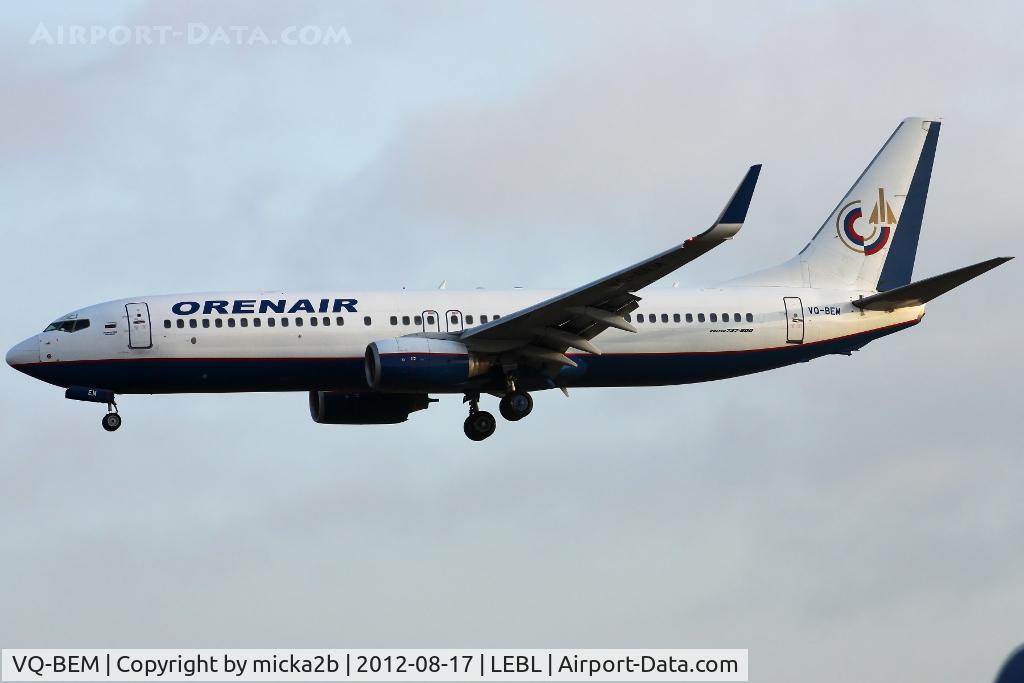 VQ-BEM, 1998 Boeing 737-85R C/N 29036, Landing in 25R