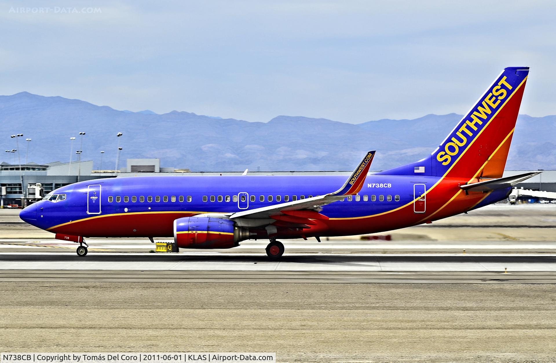 N738CB, 1999 Boeing 737-7H4 C/N 27870, N738CB Southwest Airlines 1999 Boeing 737-7H4 (cn 27870/360)

Las Vegas - McCarran International (LAS / KLAS)
USA - Nevada, June 1, 2011
Photo: Tomás Del Coro