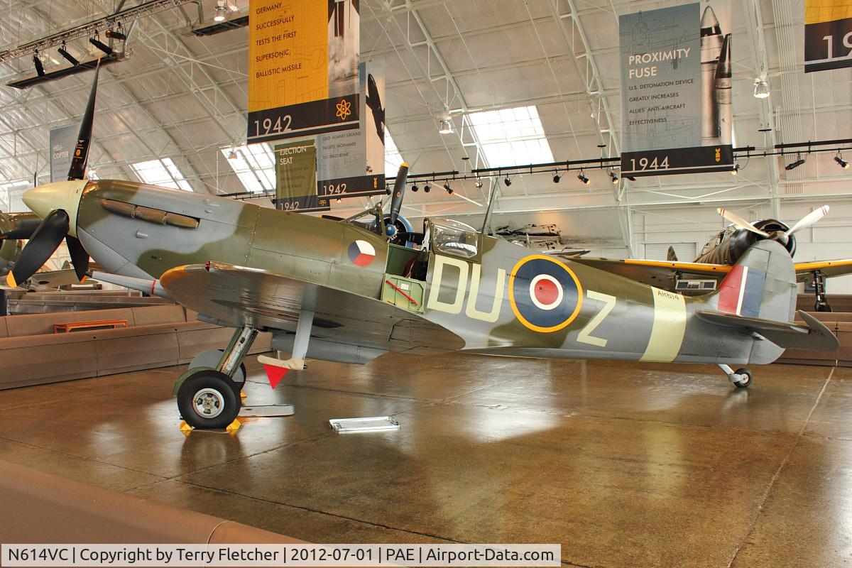 N614VC, 1942 Supermarine 349 Spitfire F.Vc C/N WASP/20/288, 1942 Supermarine 349 Spitfire F.Vc, c/n: AR614
with Paul Allen Warbirds