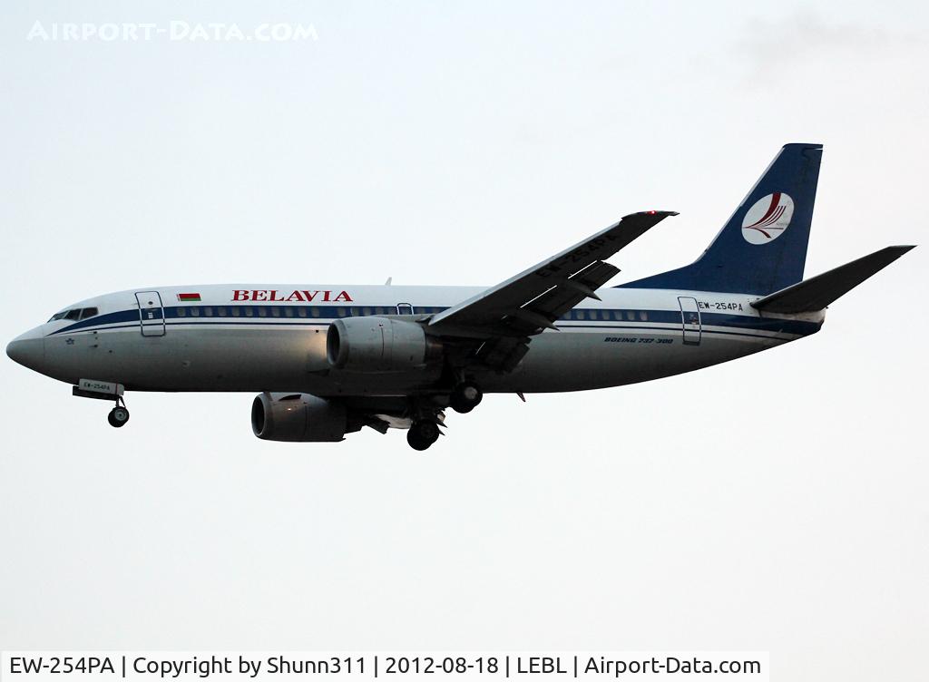 EW-254PA, 1993 Boeing 737-3Q8 C/N 26294, Landing rwy 25R