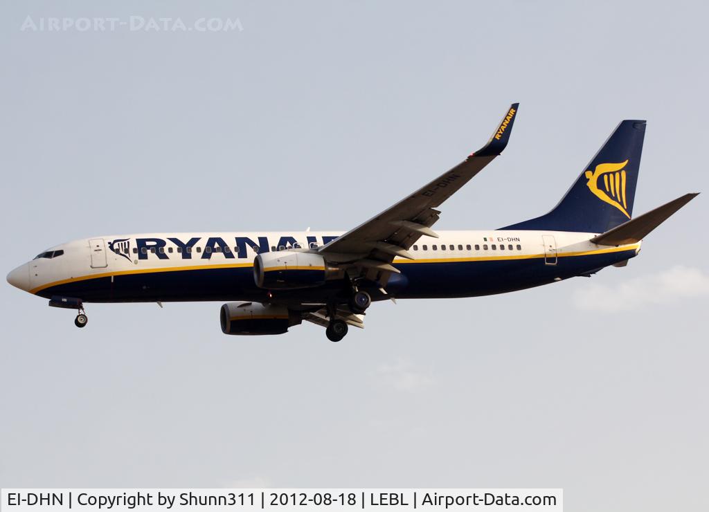 EI-DHN, 2005 Boeing 737-8AS C/N 33577, Landing rwy 25R