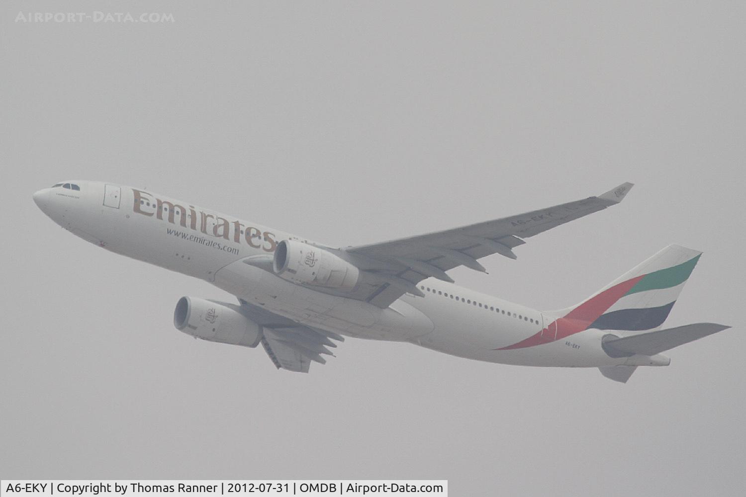 A6-EKY, 2000 Airbus A330-243 C/N 328, Emirates Airbus A330