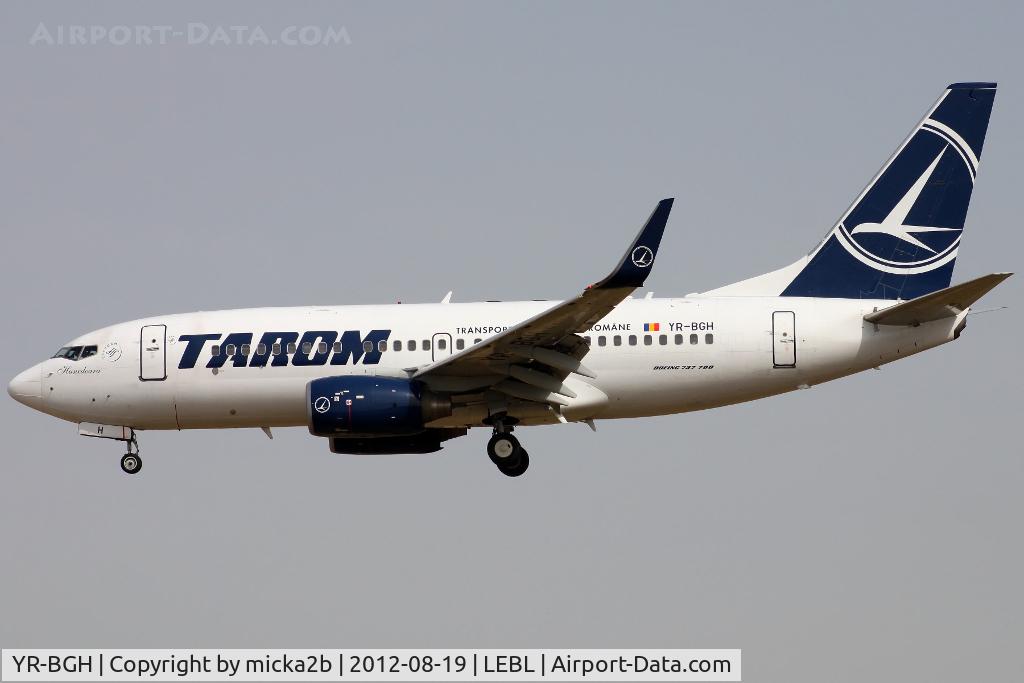 YR-BGH, 2003 Boeing 737-78J C/N 28438, Landing