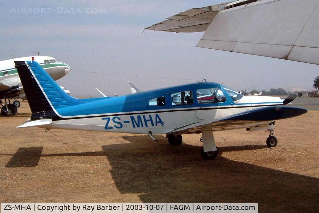 ZS-MHA, Piper PA-28R-200 C/N 28R7435200, Piper PA-28R-200 Cherokee Arrow II [28R-7435200] Rand~ZS 07/10/2003