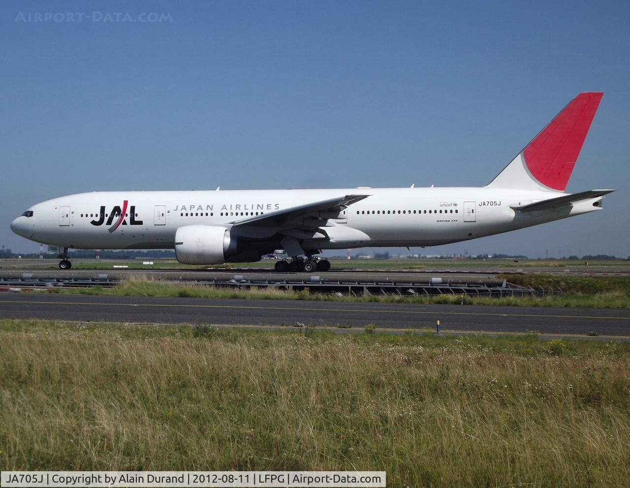 JA705J, Boeing 777-246/ER C/N 32893, C/N 446, delivered on 2003-07-15, leased from Ganausu, seen taxying to runway 09R as part of the return sector to Haneda.