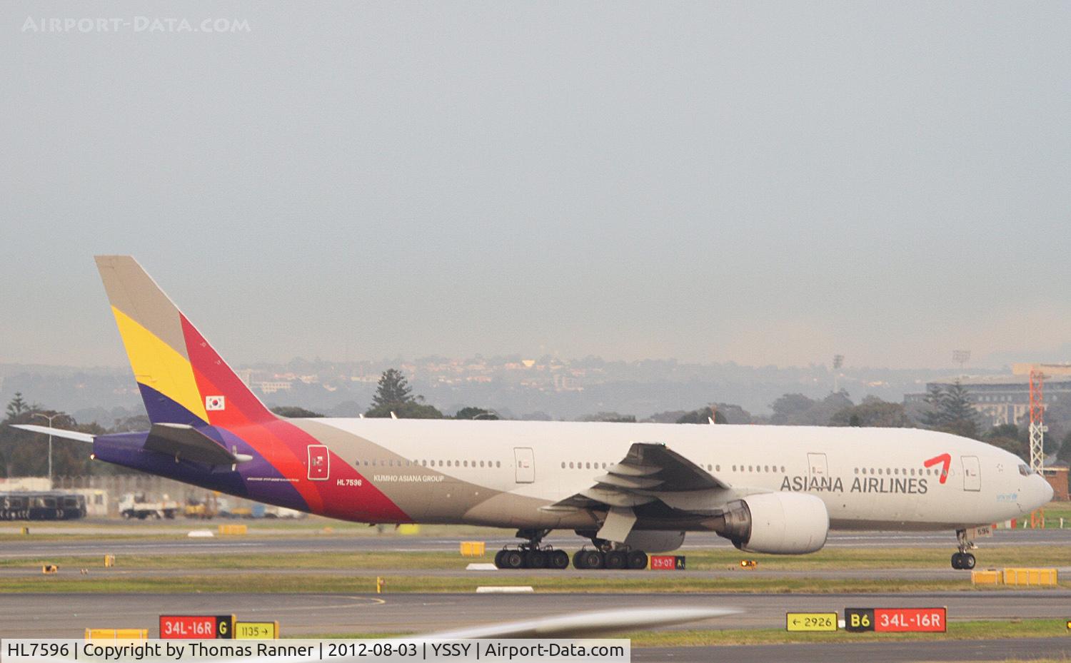 HL7596, 2001 Boeing 777-28E/ER C/N 28681, Asiana Boeing 777
