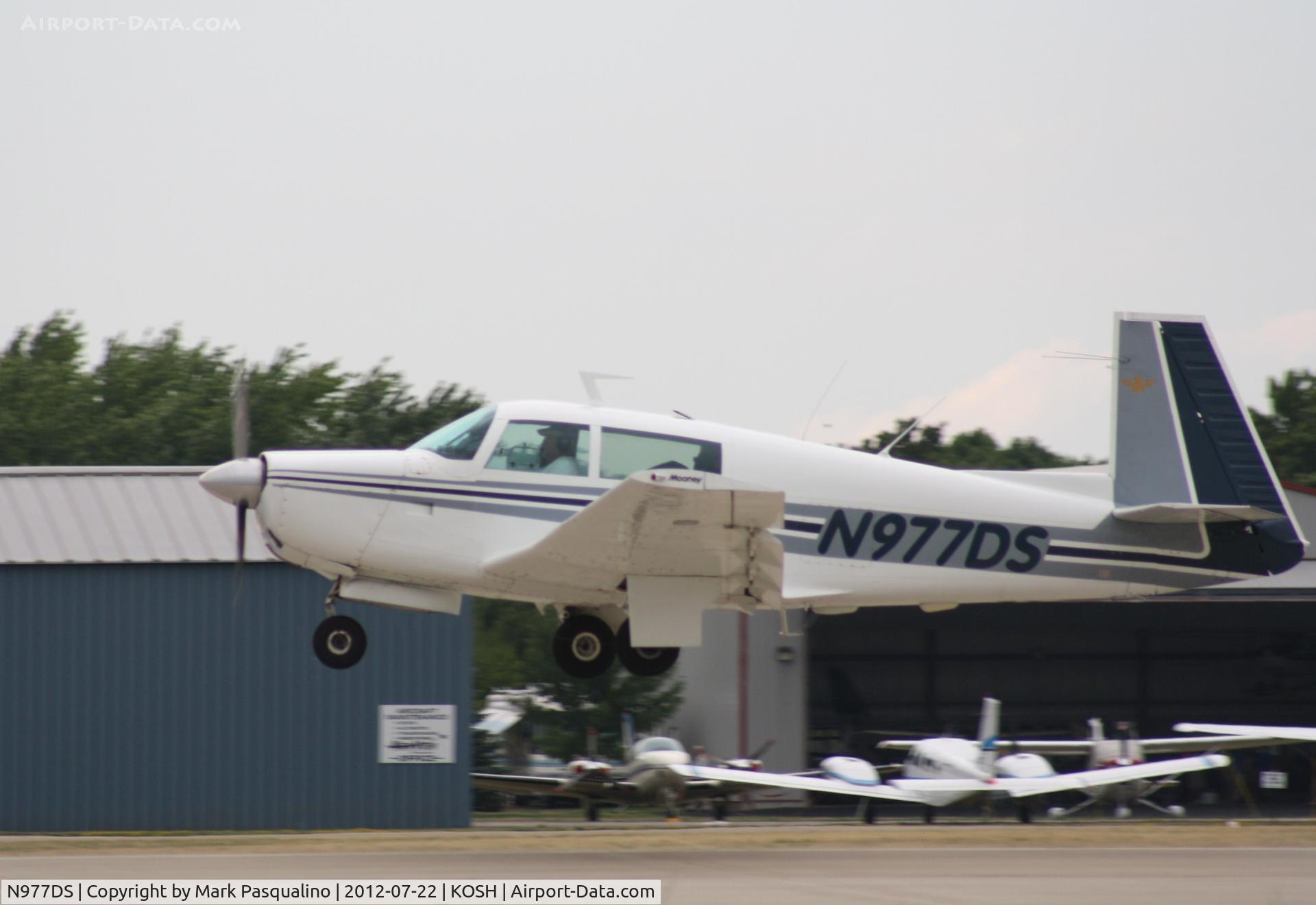 N977DS, 1976 Mooney M20F Executive C/N 22-1354, Mooney M20F