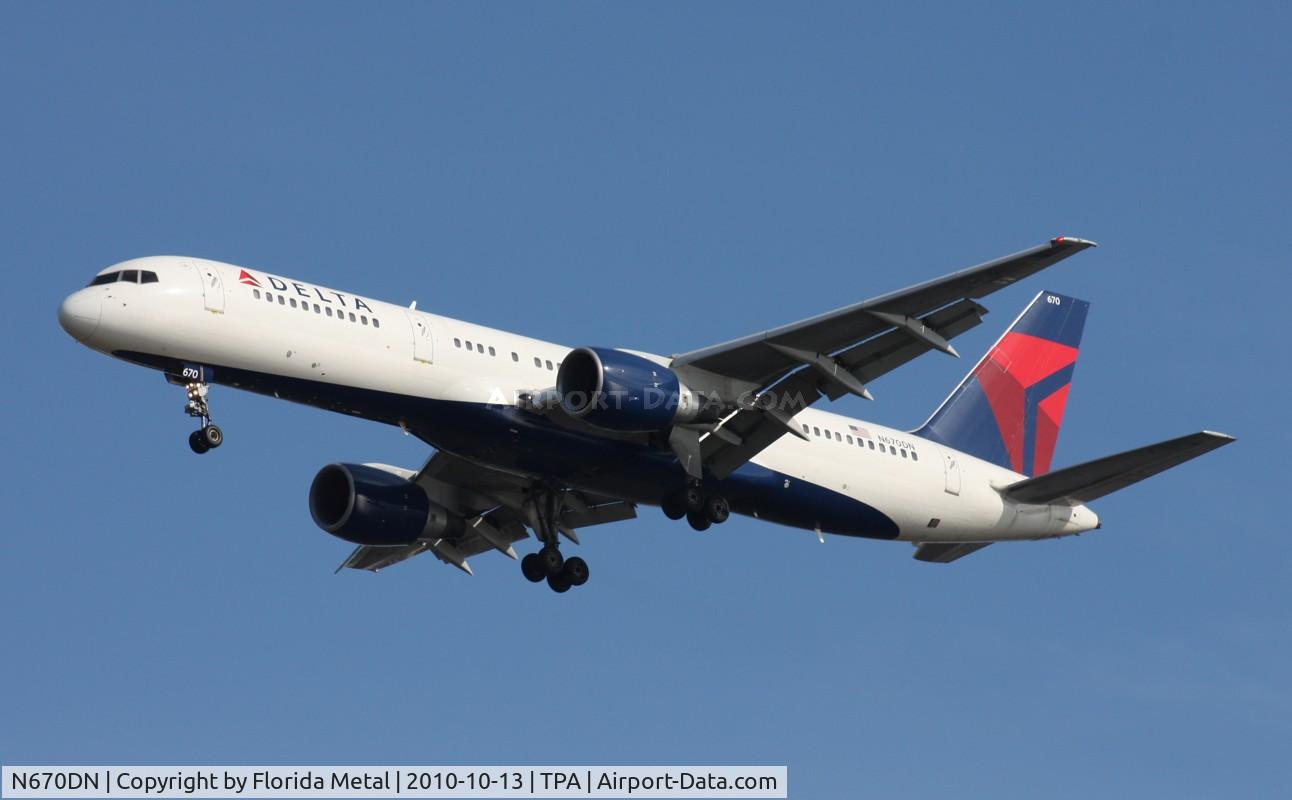 N670DN, 1992 Boeing 757-232 C/N 25331, Delta 757
