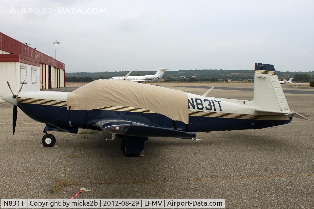 N831T, 1995 Mooney M20R Ovation C/N 29-0031, Parked