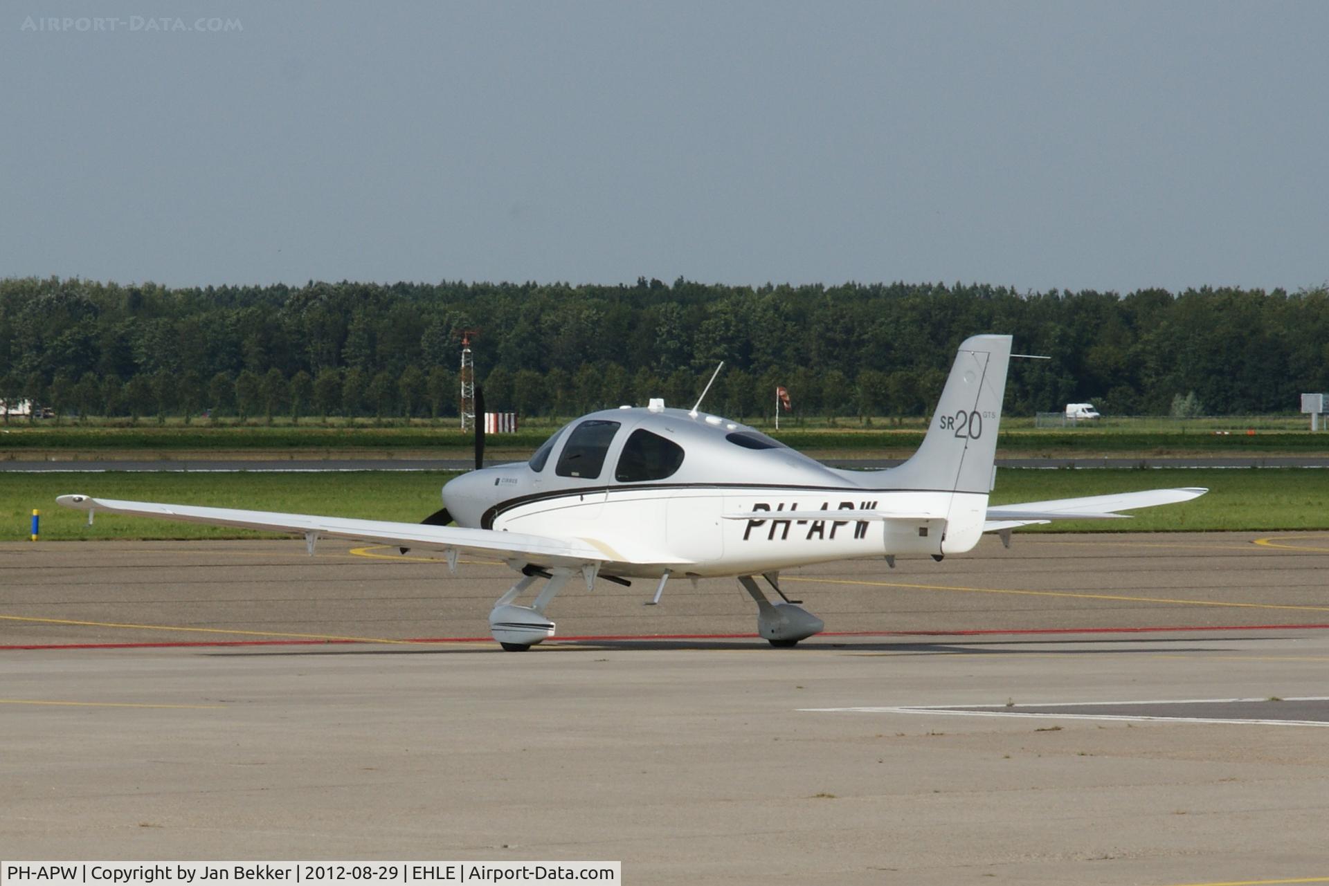 PH-APW, 2012 Cirrus SR20 GTS C/N 2149, Lelystad Airport