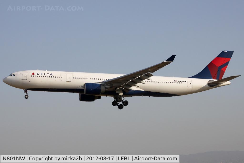 N801NW, 2003 Airbus A330-323 C/N 0524, Landing in 25R