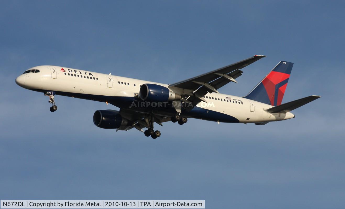 N672DL, 1992 Boeing 757-232 C/N 25977, Delta 757