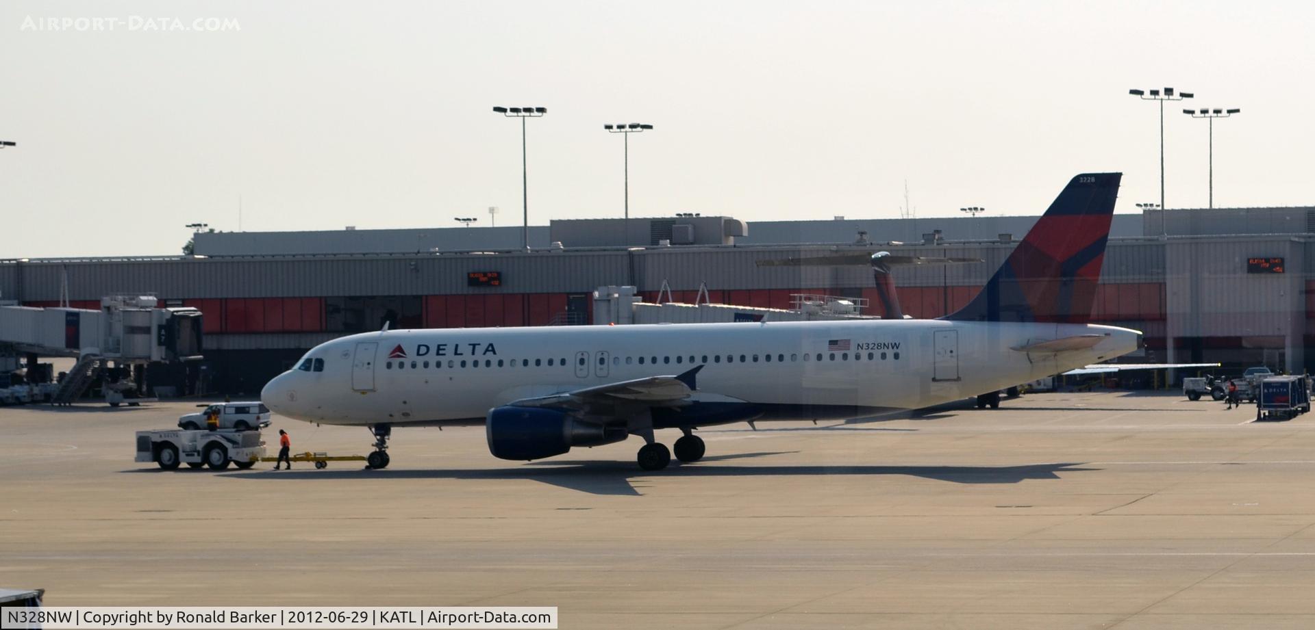 N328NW, 1992 Airbus A320-211 C/N 298, Taxi ATL