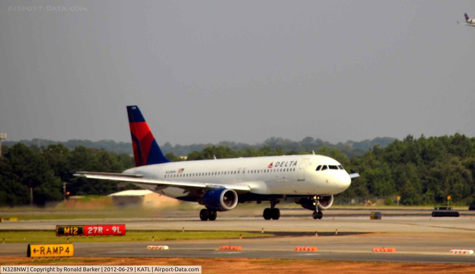 N328NW, 1992 Airbus A320-211 C/N 298, Takeoff ATL