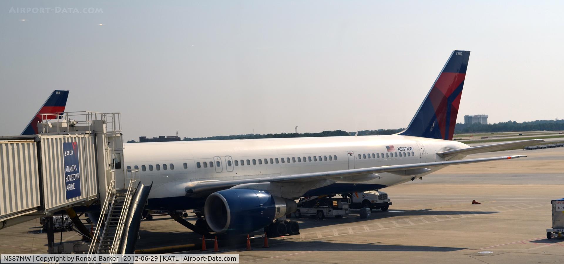 N587NW, 2002 Boeing 757-351 C/N 32986, Atlanta
