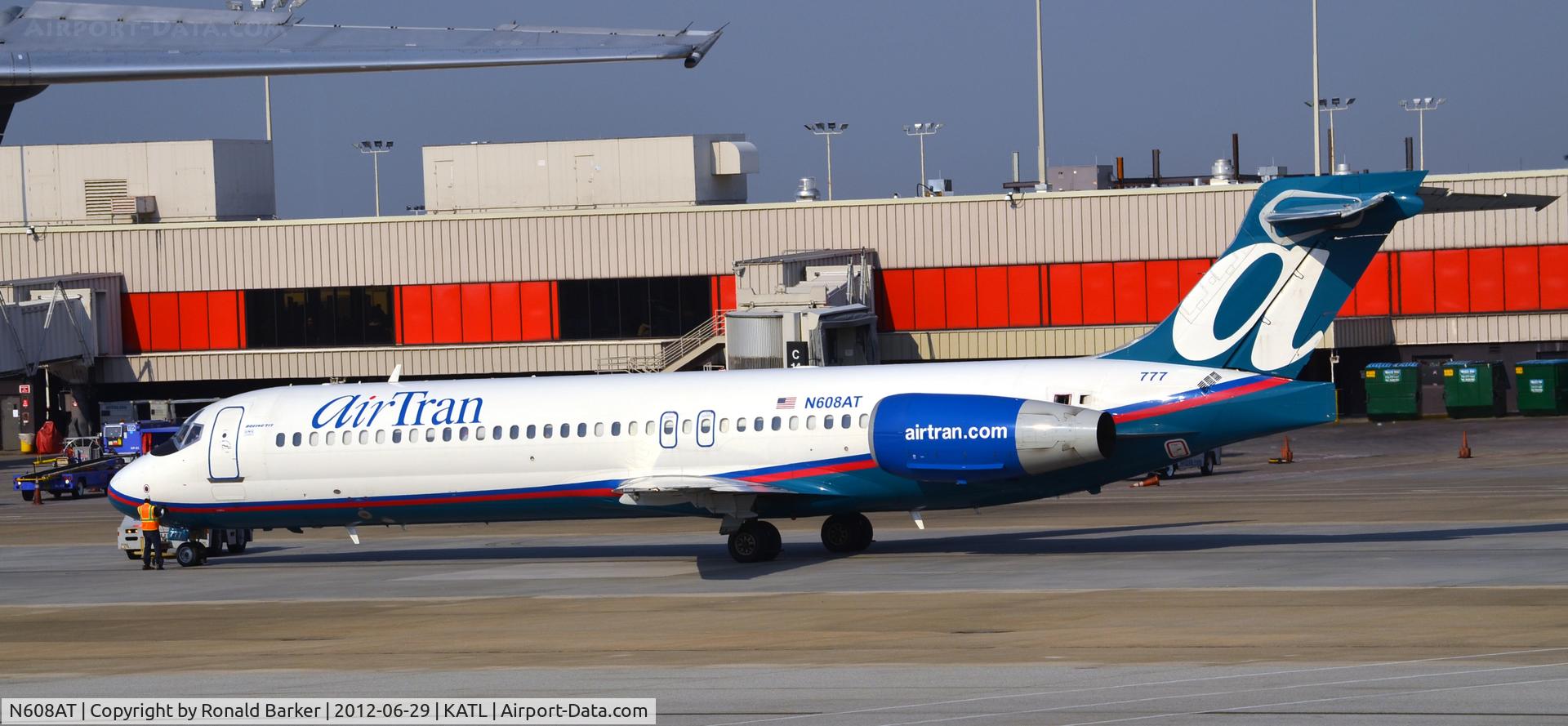N608AT, 2000 Boeing 717-200 C/N 55081, Taxi ATL