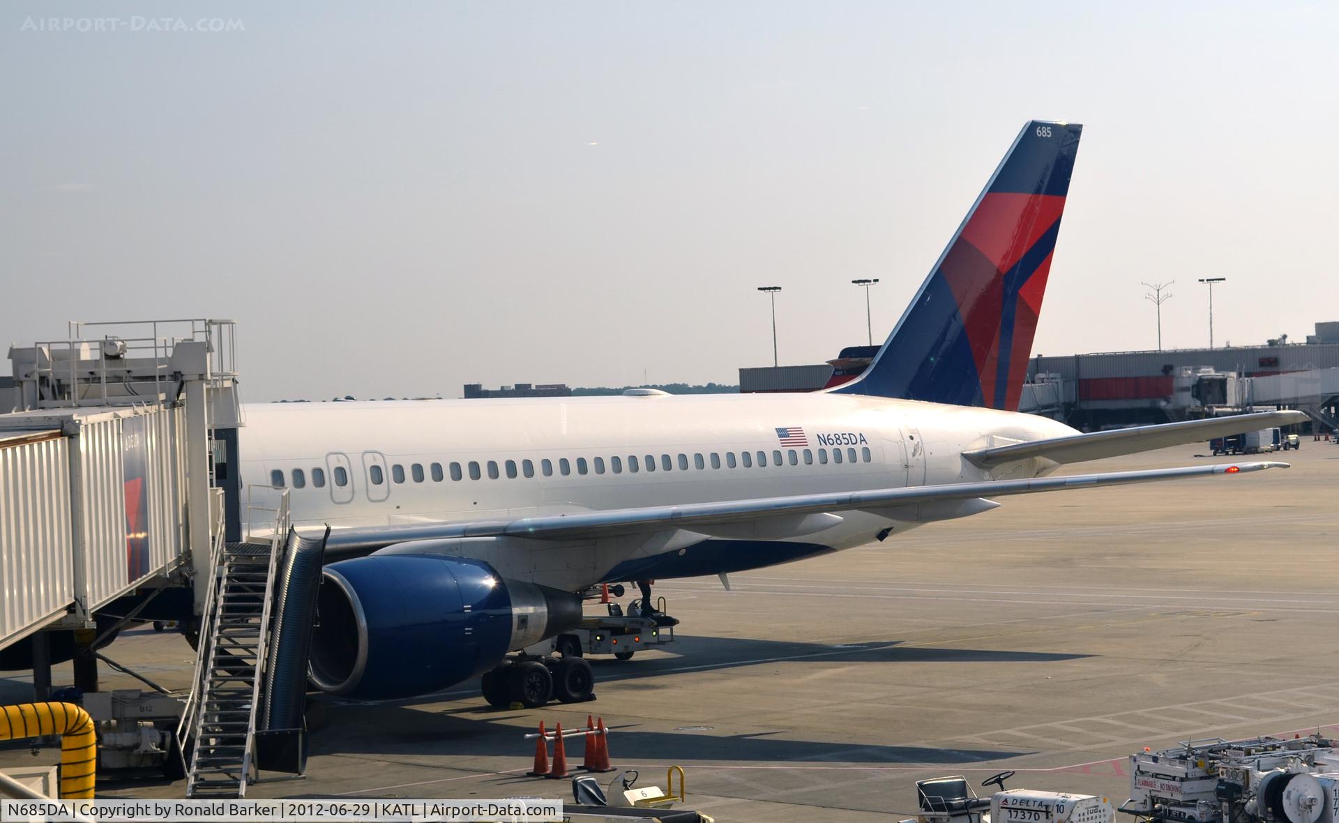 N685DA, 1995 Boeing 757-232 C/N 27588, Atlanta