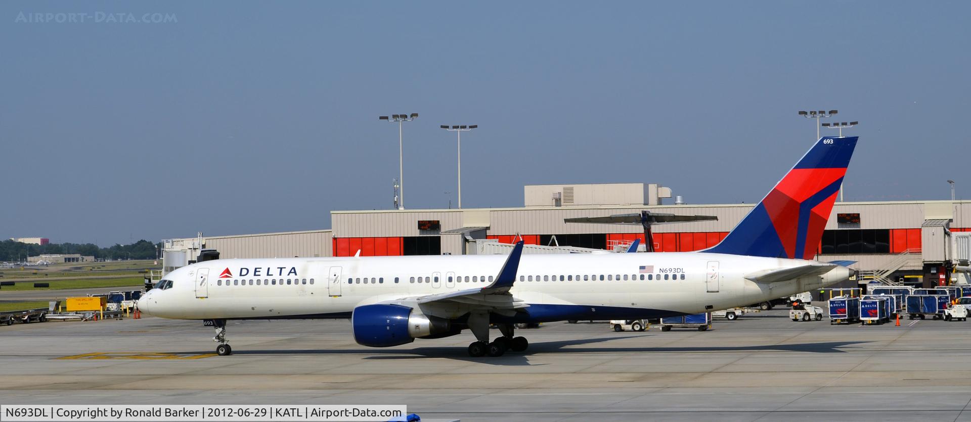 N693DL, 1998 Boeing 757-232 C/N 29725, Taxi ATL