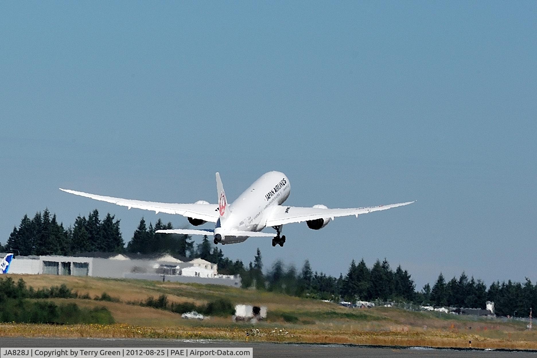 JA828J, 2012 Boeing 787-8 Dreamliner C/N 34838, Snohomish County Airport aka Paine Field