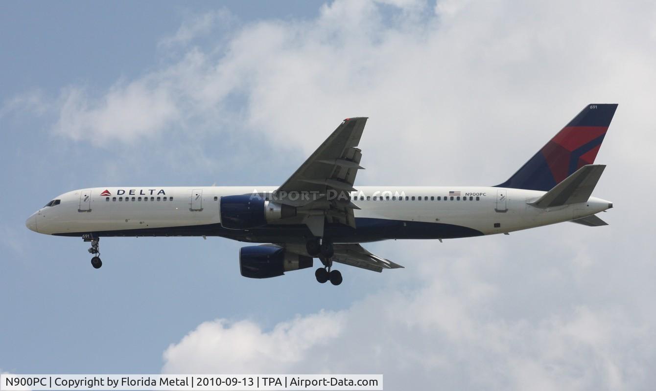 N900PC, 1997 Boeing 757-26D C/N 28446, Delta 757