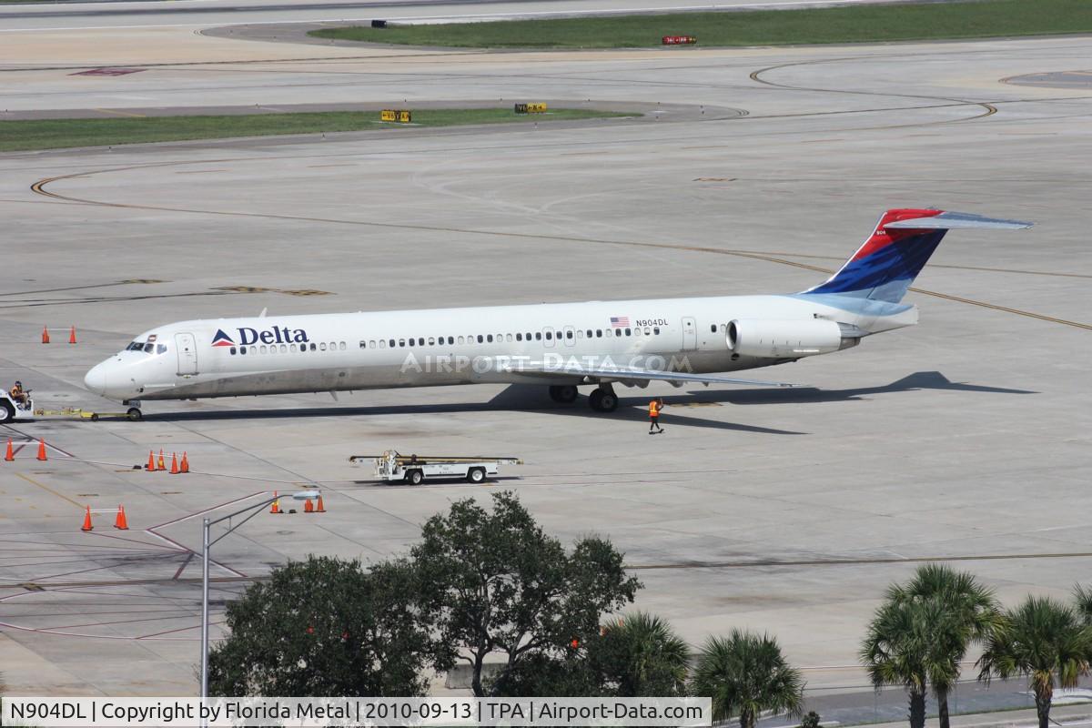 N904DL, 1987 McDonnell Douglas MD-88 C/N 49535, Delta MD-88