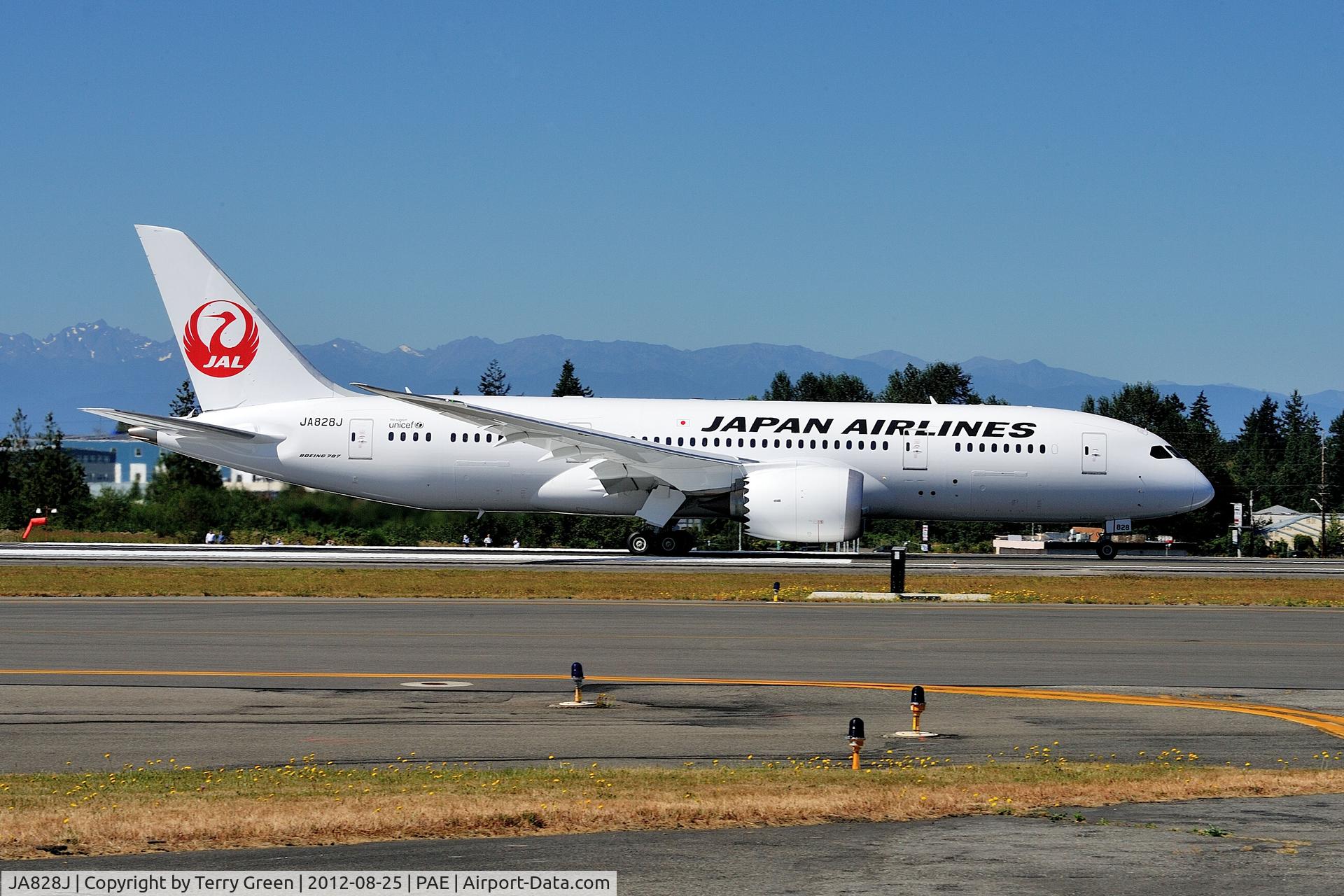 JA828J, 2012 Boeing 787-8 Dreamliner C/N 34838, Snohomish County Airport aka Paine Field
