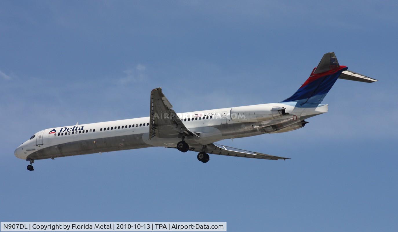 N907DL, 1987 McDonnell Douglas MD-88 C/N 49538, Delta MD-88