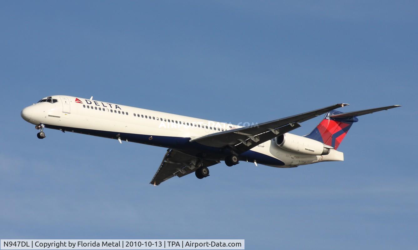 N947DL, 1989 McDonnell Douglas MD-88 C/N 49878, Delta MD-88
