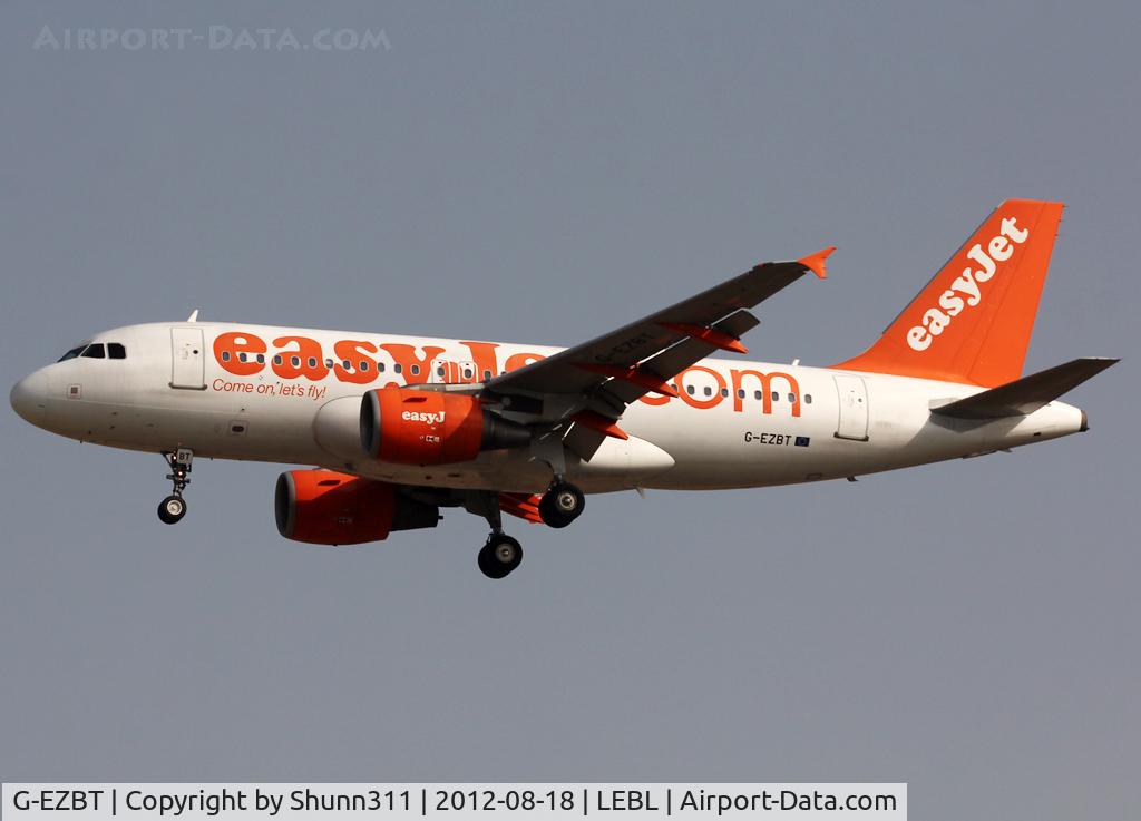 G-EZBT, 2007 Airbus A319-111 C/N 3090, Landing rwy 25R